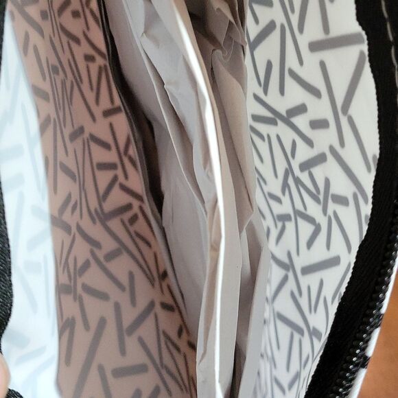 BRAND NEW  SMALL ALLEGRO MAKEUP BLACK/WHITE BAGS. - Picture 9 of 10